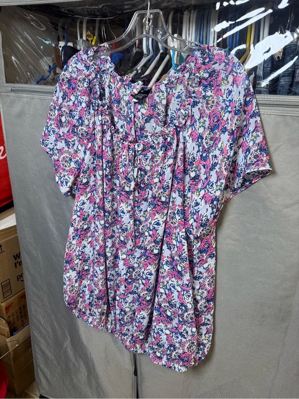 torrid Pink and Blue Floral Top. Plus Size 2 (US 18-20)